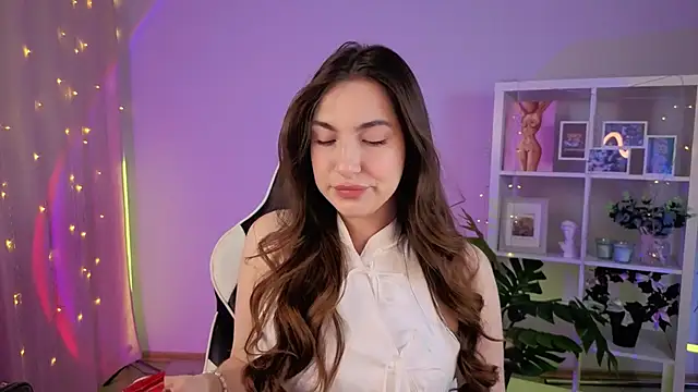 MelissaLovvv online show from June 3, 2026, 4:02 am