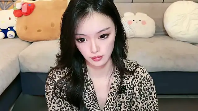 Snapshot of Fairy-HF chatting on November 1, 2025, 10:53 am Fairy-HF online show from November 1, 2025, 10:53 am