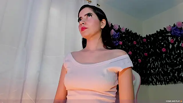 sweetieandjuicyy online show from April 10, 2026, 6:04 pm