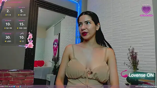 sweetieandjuicyy online show from February 17, 2025, 2:28 pm
