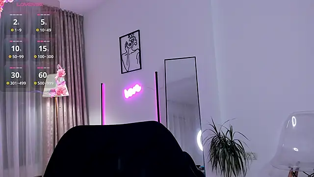 JuicyyPeach  online show from March 4, 2025, 11:43 pm