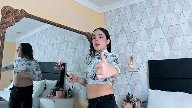 JustinePerry online show from April 12, 2026, 3:43 am