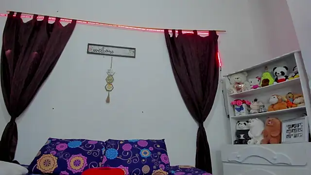 Snapshot of megan_100 chatting on October 3, 2025, 7:04 pm megan 100 online show from October 3, 2025, 7:04 pm