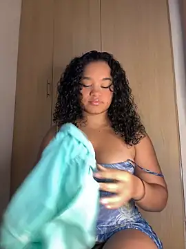 Snapshot of Lucy_wilson5 chatting on February 6, 2025, 4:21 am Lucy wilson5 online show from February 6, 2025, 4:21 am