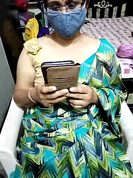 Snapshot of aliseanu chatting on February 26, 2025, 1:43 pm aliseanu online show from February 26, 2025, 1:43 pm