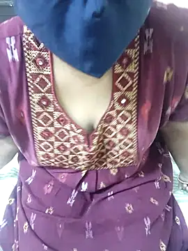 Snapshot of aliseanu chatting on November 1, 2025, 6:46 pm aliseanu online show from November 1, 2025, 6:46 pm