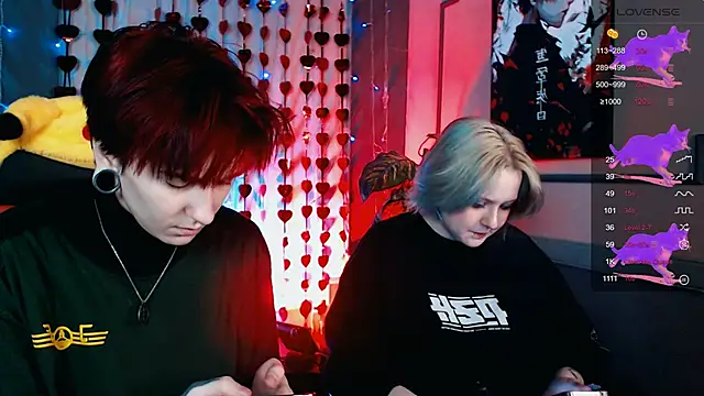 Snapshot of Ray-Taylor chatting on February 20, 2025, 9:42 pm Ray-Taylor online show from February 20, 2025, 9:42 pm