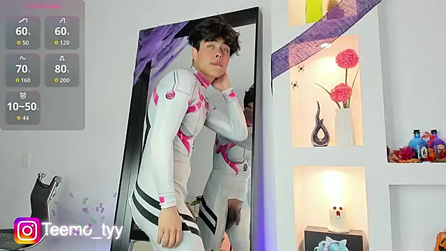 Snapshot of teemotwink chatting on October 19, 2025, 10:12 pm teemotwink online show from October 19, 2025, 10:12 pm