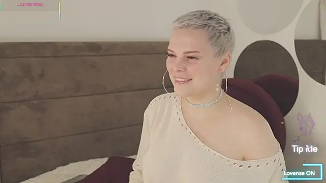 Snapshot of LikaBerry1 chatting on October 2, 2025, 12:08 pm LikaBerry1 online show from October 2, 2025, 12:08 pm