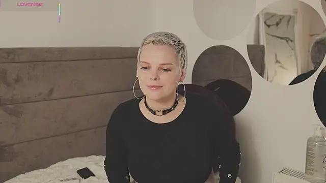 Snapshot of LikaBerry1 chatting on September 28, 2025, 6:59 pm LikaBerry1 online show from September 28, 2025, 6:59 pm