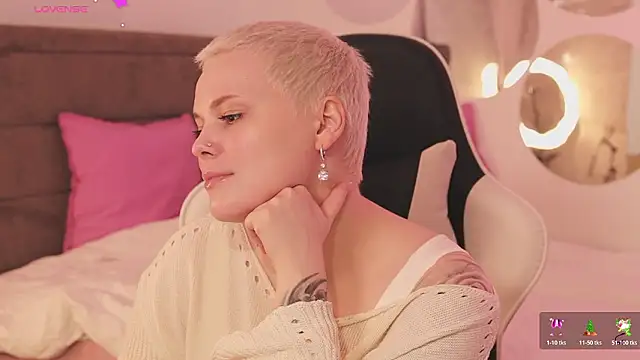 LikaBerry1 online show from February 5, 2026, 11:39 am