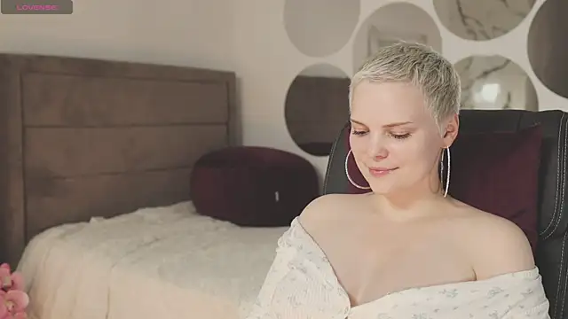 Snapshot of LikaBerry1 chatting on September 21, 2025, 4:23 pm LikaBerry1 online show from September 21, 2025, 4:23 pm