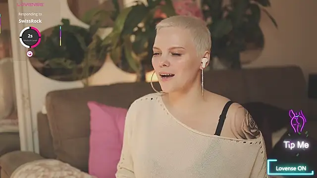 Snapshot of LikaBerry1 chatting on October 21, 2025, 5:23 pm LikaBerry1 online show from October 21, 2025, 5:23 pm