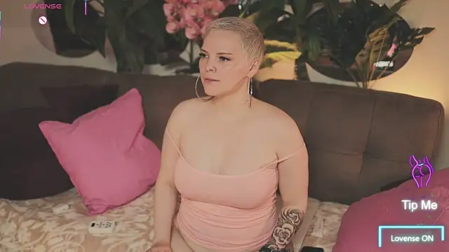 Snapshot of LikaBerry1 chatting on October 17, 2025, 2:59 am LikaBerry1 online show from October 17, 2025, 2:59 am