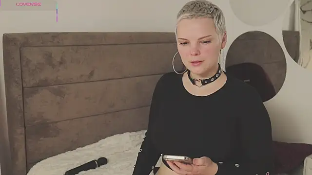 Snapshot of LikaBerry1 chatting on September 28, 2025, 5:47 am LikaBerry1 online show from September 28, 2025, 5:47 am