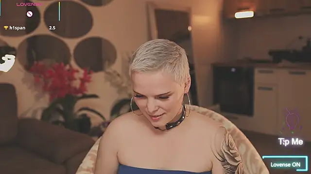 Snapshot of LikaBerry1 chatting on October 29, 2025, 6:07 pm LikaBerry1 online show from October 29, 2025, 6:07 pm