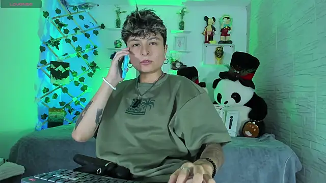 ZuryRamirez  online show from October 6, 2025, 9:04 pm