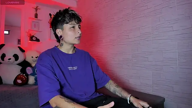 ZuryRamirez  online show from September 18, 2025, 7:39 pm