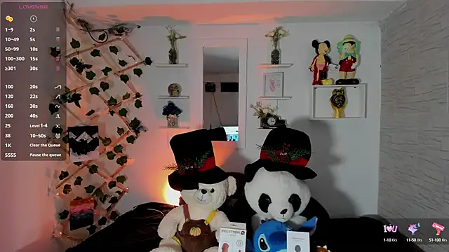 ZuryRamirez  online show from September 28, 2025, 9:44 pm