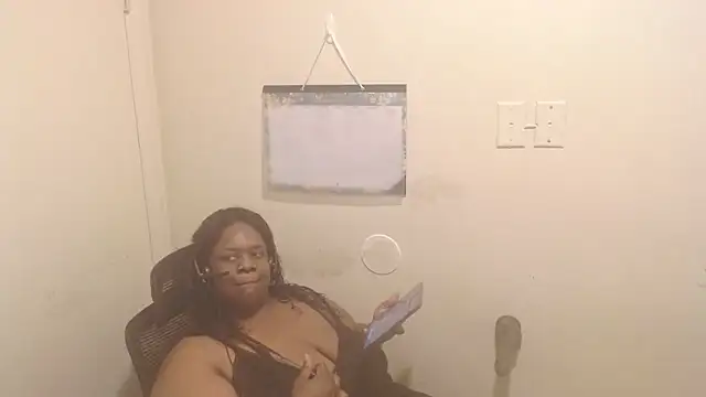 Snapshot of whitwhit86 chatting on October 3, 2025, 1:01 pm whitwhit86 online show from October 3, 2025, 1:01 pm