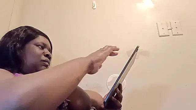 Snapshot of whitwhit86 chatting on September 17, 2025, 11:07 pm whitwhit86 online show from September 17, 2025, 11:07 pm