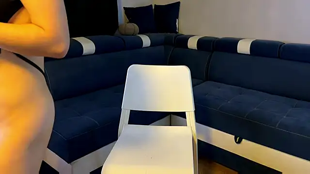 MiliExteraaa online show from December 16, 2025, 1:10 am