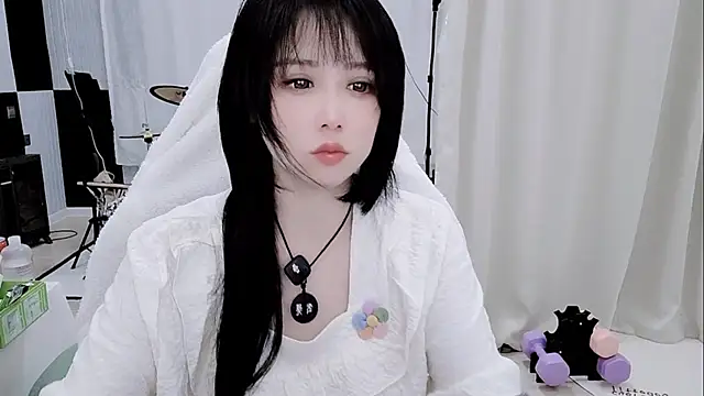 Snapshot of Vaness-a chatting on May 18, 2026, 1:06 am Vaness-a online show from May 18, 2026, 1:06 am