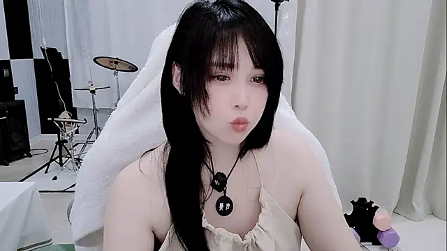 Snapshot of Vaness-a chatting on May 20, 2026, 12:24 pm Vaness-a online show from May 20, 2026, 12:24 pm