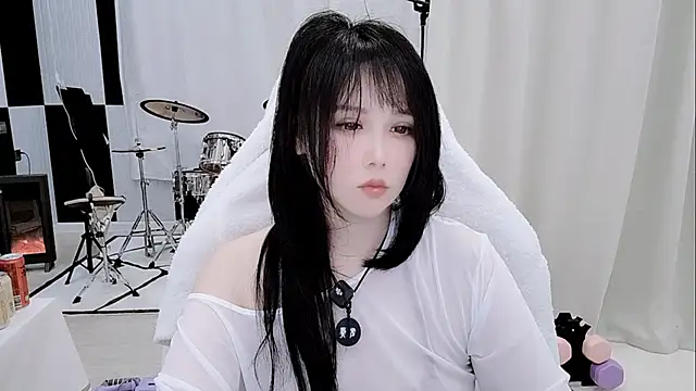 Snapshot of Vaness-a chatting on April 25, 2026, 4:37 pm Vaness-a online show from April 25, 2026, 4:37 pm