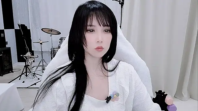 Snapshot of Vaness-a chatting on May 19, 2026, 2:57 pm Vaness-a online show from May 19, 2026, 2:57 pm