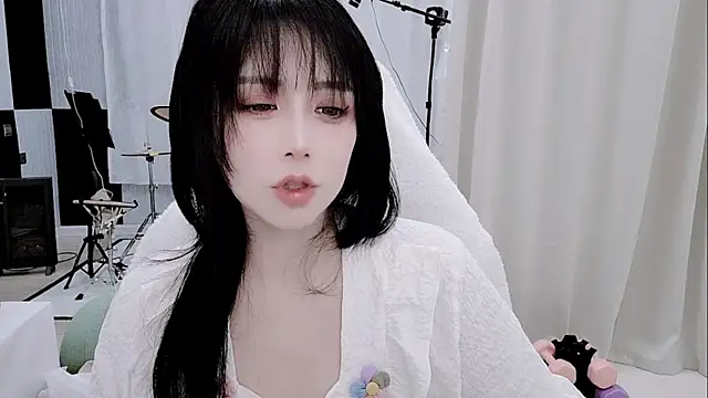 Snapshot of Vaness-a chatting on May 16, 2026, 12:53 am Vaness-a online show from May 16, 2026, 12:53 am