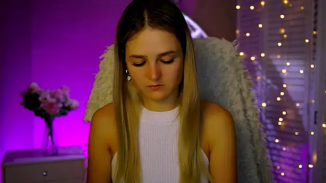 DeboraLarson online show from November 20, 2025, 8:04 am