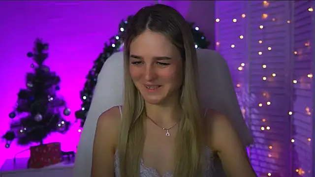 DeboraLarson online show from December 16, 2025, 3:44 am