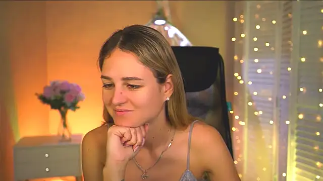 DeboraLarson online show from July 8, 2026, 2:46 am