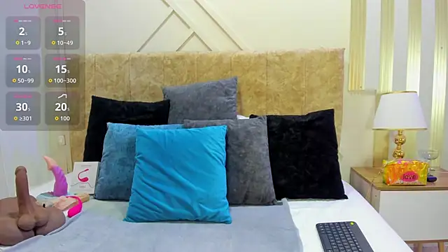 ashley  foxx  online show from November 21, 2025, 2:27 pm