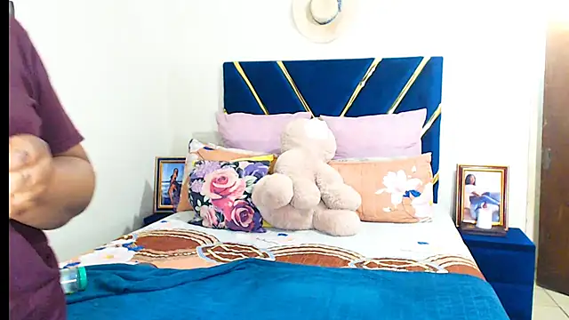 veronica1xxx online show from September 24, 2025, 8:37 pm