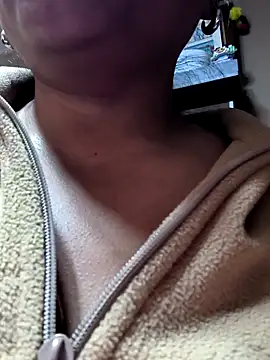 Snapshot of Kasandra02 chatting on February 19, 2026, 6:27 pm Kasandra02 online show from February 19, 2026, 6:27 pm