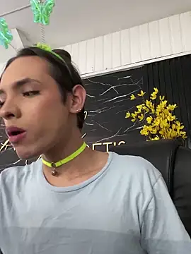 Snapshot of miss_Ari chatting on March 9, 2025, 5:28 pm miss Ari online show from March 9, 2025, 5:28 pm