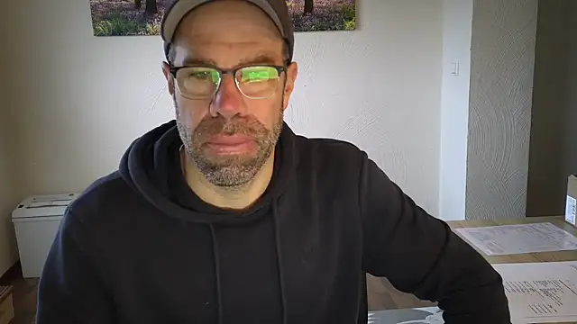 Snapshot of Harry_Boldt chatting on October 17, 2025, 6:17 am Harry Boldt online show from October 17, 2025, 6:17 am