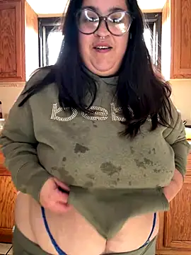 Snapshot of tillymarie34 chatting on October 21, 2025, 4:39 pm tillymarie34 online show from October 21, 2025, 4:39 pm