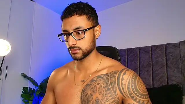 Snapshot of LiamGarcia1 chatting on October 21, 2025, 1:32 pm LiamGarcia1 online show from October 21, 2025, 1:32 pm