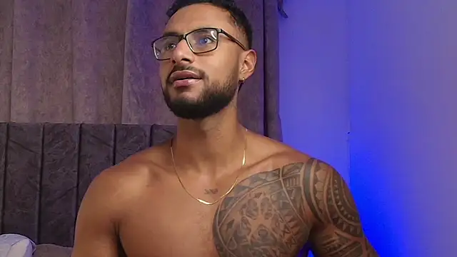 LiamGarcia1 online show from February 9, 2025, 1:35 pm
