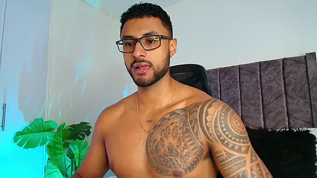 Snapshot of LiamGarcia1 chatting on October 6, 2025, 2:29 pm LiamGarcia1 online show from October 6, 2025, 2:29 pm