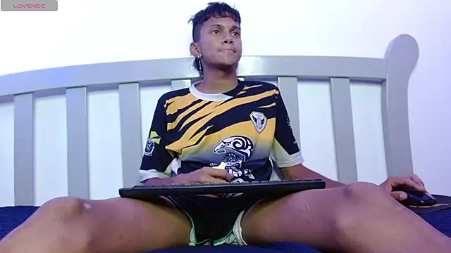 loistwink  online show from March 8, 2025, 3:28 am