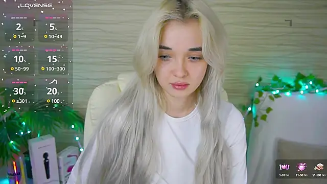 Snapshot of Ashley_S chatting on February 18, 2025, 3:21 am Ashley S online show from February 18, 2025, 3:21 am