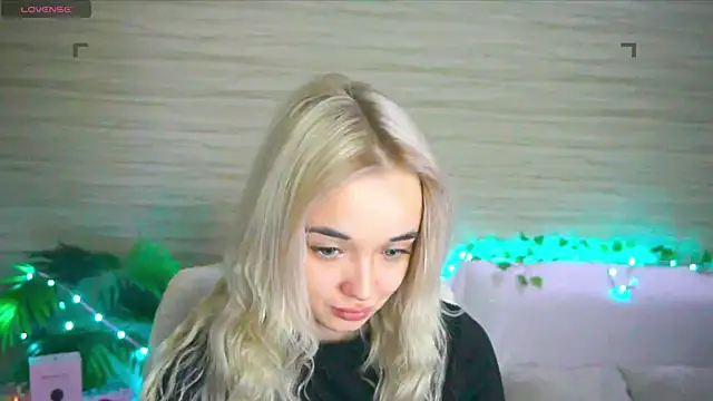 Snapshot of Ashley_S chatting on September 26, 2025, 10:16 pm Ashley S online show from September 26, 2025, 10:16 pm