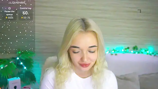 Snapshot of Ashley_S chatting on October 21, 2025, 10:20 pm Ashley S online show from October 21, 2025, 10:20 pm