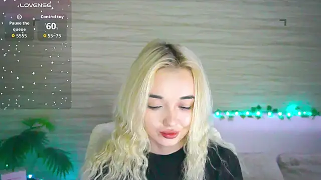 Snapshot of Ashley_S chatting on October 28, 2025, 11:14 pm Ashley S online show from October 28, 2025, 11:14 pm