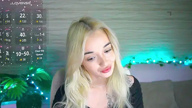 Snapshot of Ashley_S chatting on October 14, 2025, 10:09 pm Ashley S online show from October 14, 2025, 10:09 pm