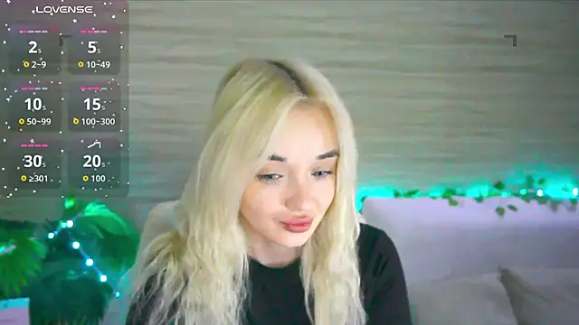 Snapshot of Ashley_S chatting on October 16, 2025, 10:18 pm Ashley S online show from October 16, 2025, 10:18 pm